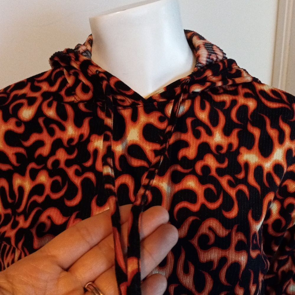 Yummy Soft Long Sleeves Cropped Style Hoodie Size Medium - Picture 3 of 12